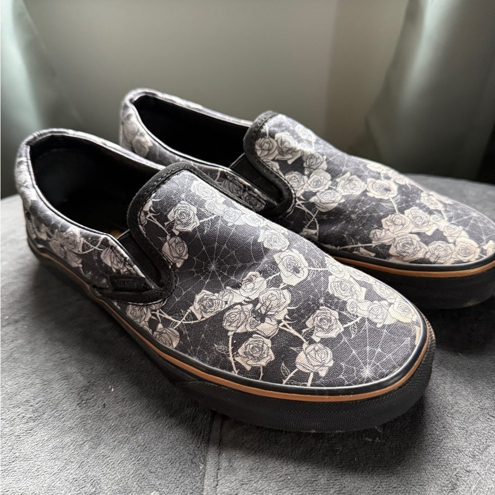Rare Vans Roses and Spiderweb Classic Slip-on sneaker